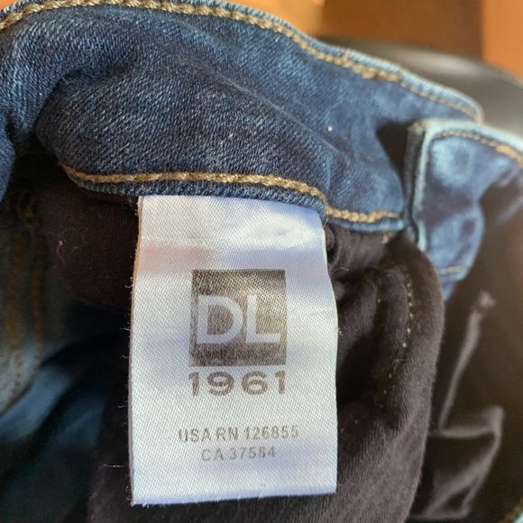 JEANs - sz 26x31 DL1961 Bridget Bootcut Instasculpt Dark Wash, distressed Holly - Picture 7 of 9